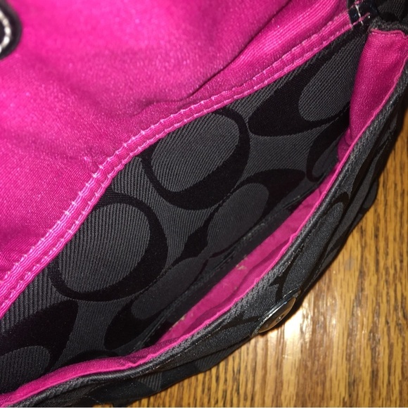 COACH canvas Kyra black signature bag Authentic   - Picture 3 of 9